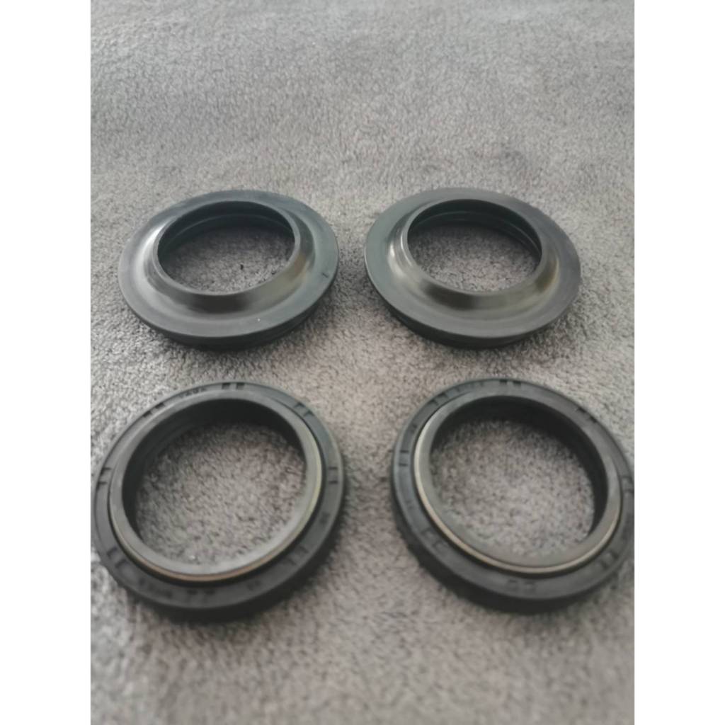 ซีลโช็คหน้า SR400  ขนาด 35*48*8 mm บรรจุ 4 ชิ้น ใน1เซ็ทขนาด 35*48*8 มิลลิเมตร ซีลและฝาครอบกันฝุ่นสีด