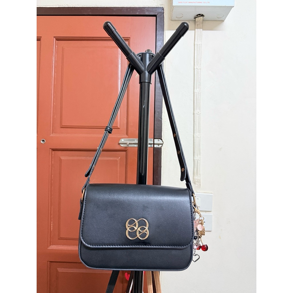 กระเป๋าสะพายไหล่ cotton on