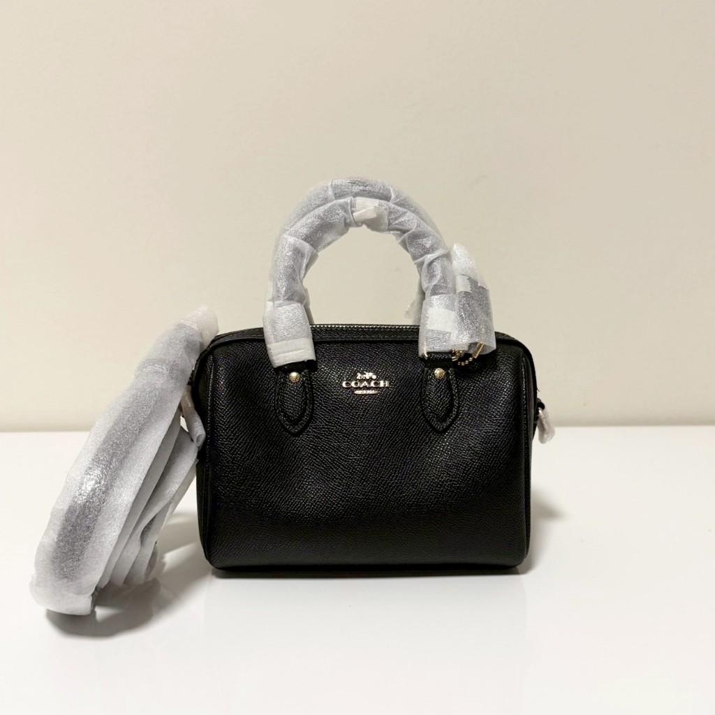 ✨พร้อมส่งในไทย ของแท้ 100 % ✨ กระเป๋า COACH CV404 COACH Mini Rowan Crossbody in Black