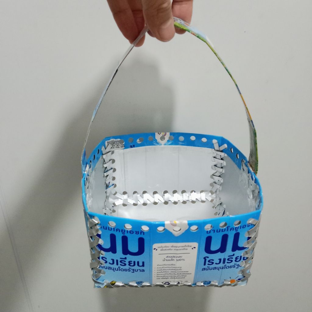 ตะกร้า ทำจากกล่องนม เป็นงานแฮนด์เมด - รูปที่ 7