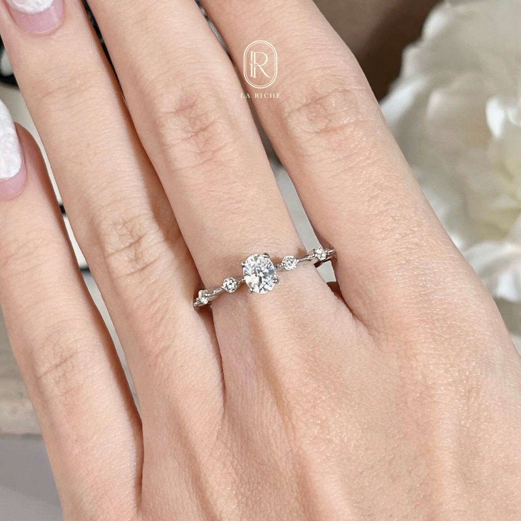 Elysia Ring แหวนอัญมณีคุณภาพสูงเทียบเท่าเพชรแท้ (ไม่ใช่CZ) ตัวเรือนเงินแท้ พร้อมใบ Warranty card