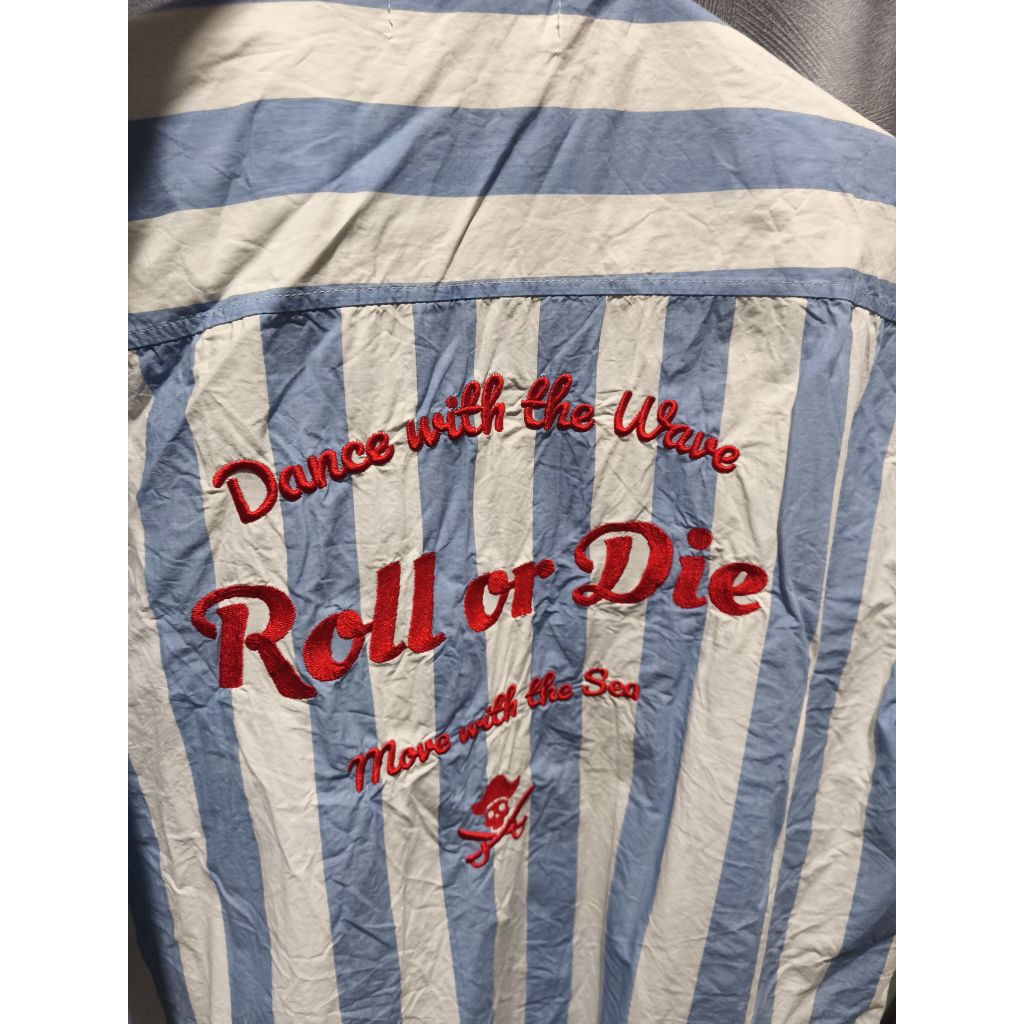 เสื้อเชิ้ตโอเวอร์ไซส์ยี่ห้อ URTHE มือ2 ใส่1ครั้ง