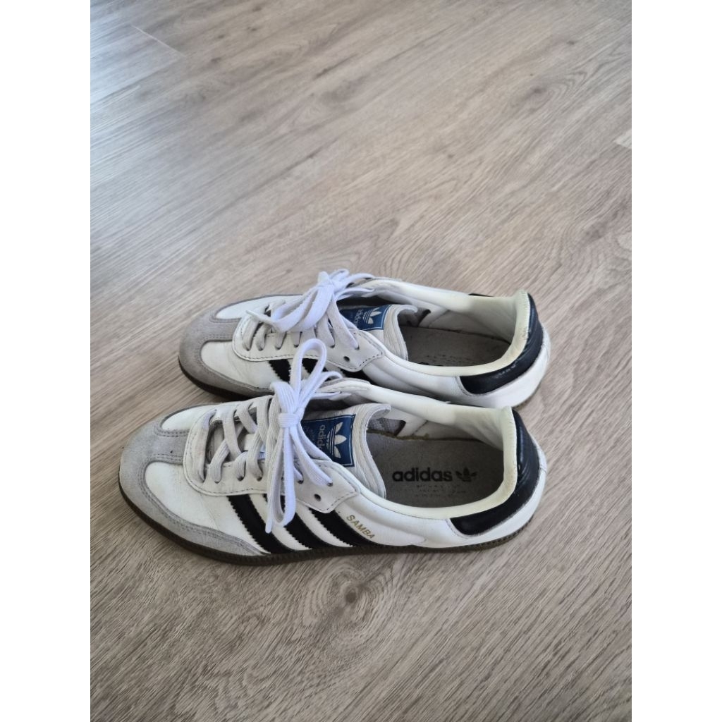 รองเท้า adidas samba แท้ 100% size us6 uk5.5 สภาพใช้งาน เอาไปซักฟื้นคืนชีพเองนะคะ