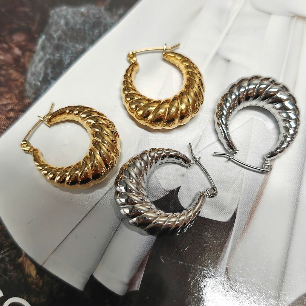 💫 nnlin. ต่างหูห่วง ครัวซ็อง 18K Gold Plated Standless Steel  ขนาด 2.5CM ใส่สบายไม่หนักไม่รั้งหู