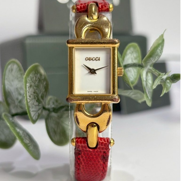 Gucci 1800L Vintage แท้ Swiss Made Quartz Watch นาฬิกาวินเทจผู้หญิง สายหนังสีแดง หัวเข็มขัดโลโก้ Guc