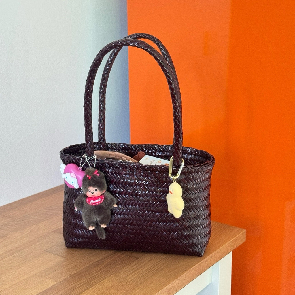 New in Lucky blooming bag กระเป๋าสานจากกระจูด ดีไซน์เรียบแต่มีสไตล์ จุเยอะ สายสะพายยาวขึ้นไหล่ได้