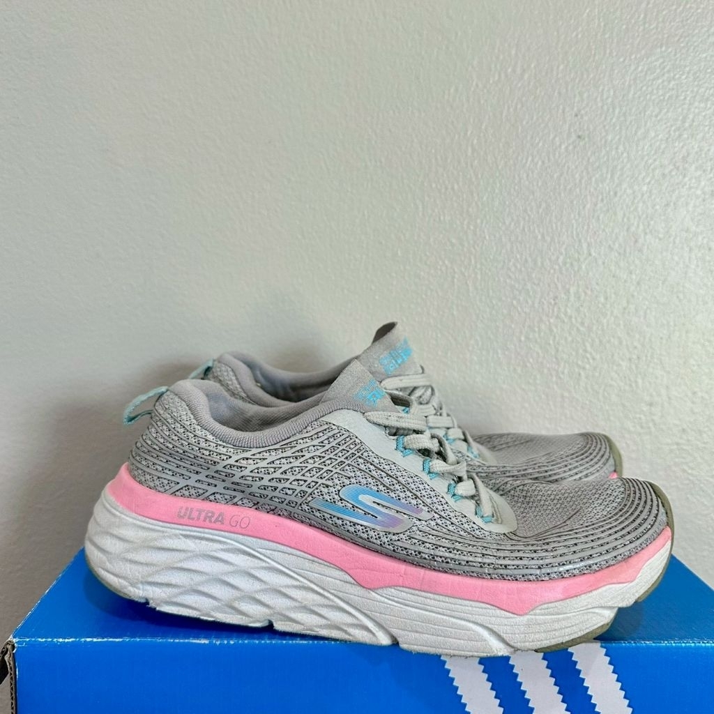 Skechers 36/23 มือสอง