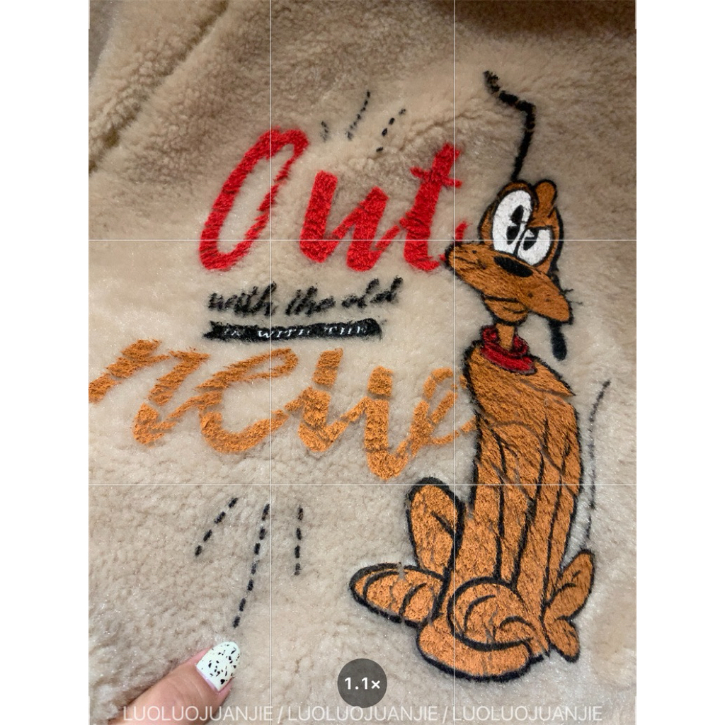 -PRE ORDER 15 DAYS ( ร้านตั้งเวลาจัดส่งเกินไว้ค่ะ )  - LUOLUO JUANJIE BRAND แจ็คเก็ตขนครีมสกรีนลายหลัง - รูปที่ 6