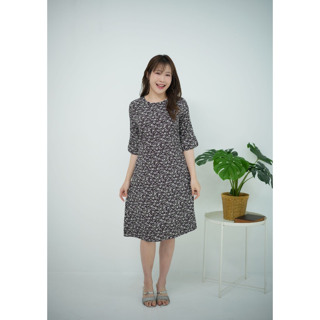 ถามสต๊อกที่แชตก่อนสั่งทุกแบบในร้าน#ชุดซิปหลัง Detail เดรสผ้าไหมอิตาลี คอกลม แขนยาวประมาณข้อศอกแต่งผ่าแขน - รูปที่ 2