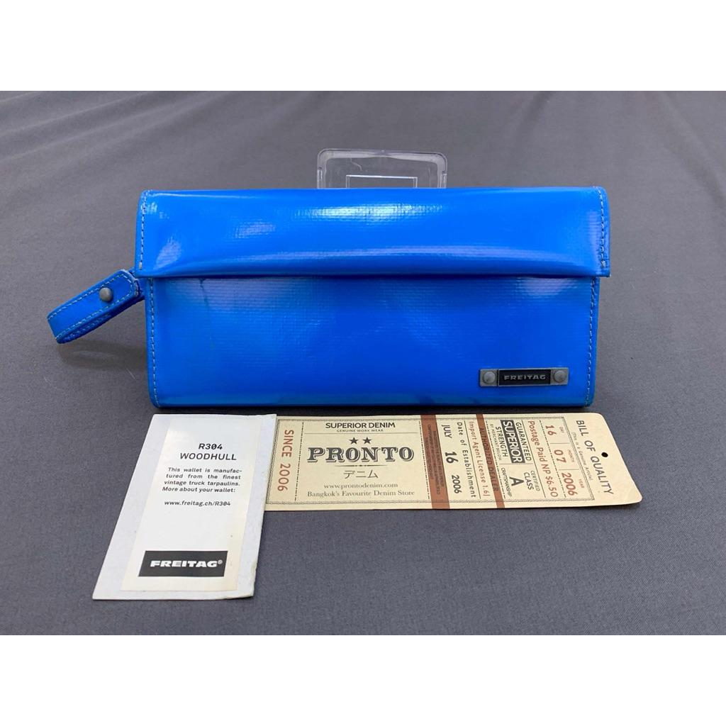 พร้อมส่ง - กระเป๋าสตางค์  Freitag R304 Woodhull มีการ์ด ทรงยาว  / สี น้ำเงิน RARE ป้ายเหล็ก / สภาพดี