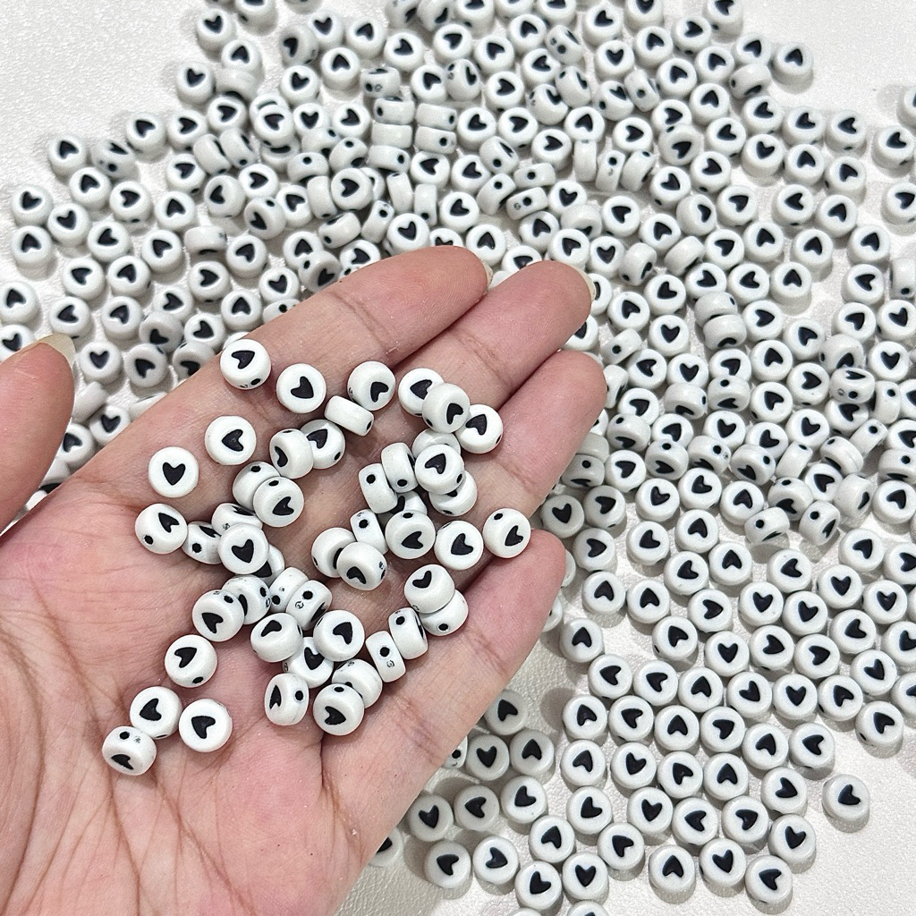 (พร้อมส่งจากไทย) ลูกปัดหัวใจจิ๋วขาวดำ (10กรัม) ลูกปัดกลมหัวใจจิ๋วสีขาวดำ ลูกปัดของตกแต่ง