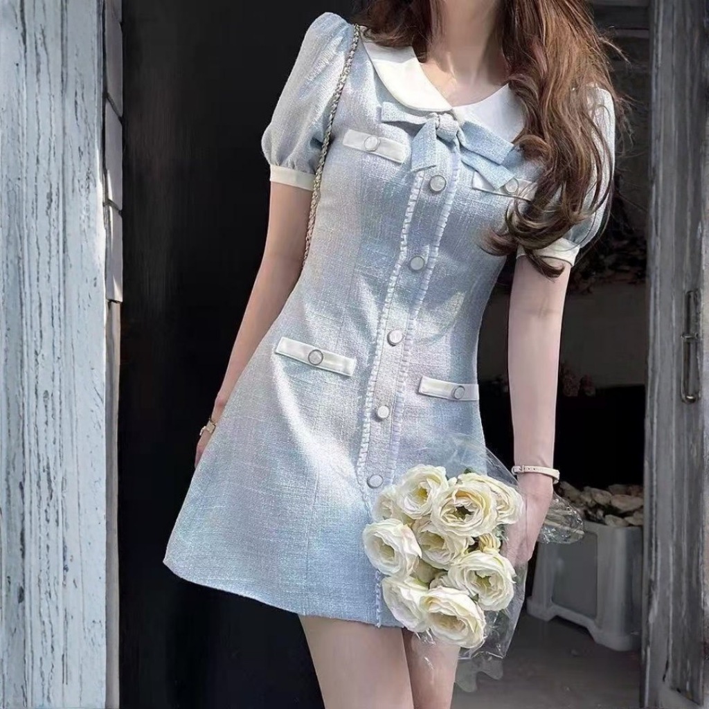 [LISA] A1204 ชุดเดรสกระโปรงคอบัวแขนตุ๊กตาแต่งโบว์กระดุมดอกไม้แต่งกระเป๋า ใส่เที่ยว ออกงาน ดินเนอร์