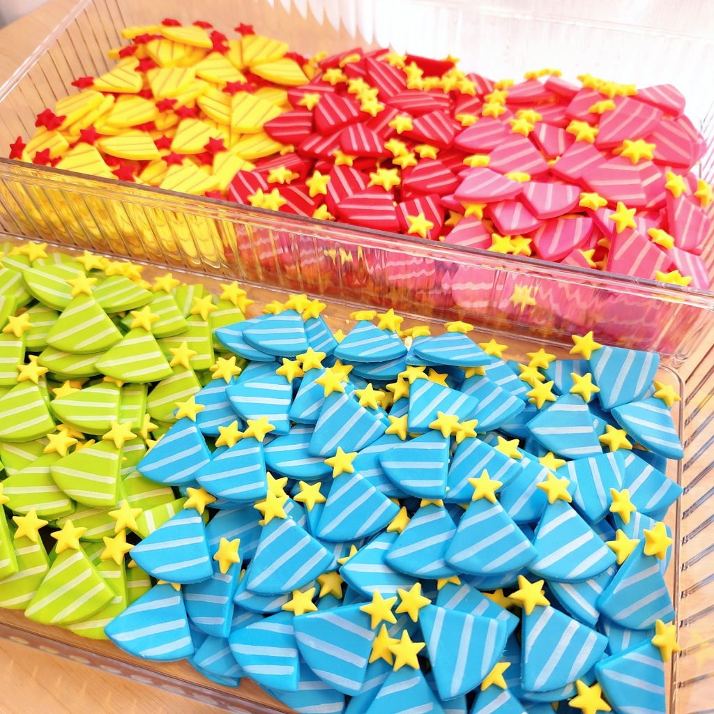 SweetHub น้ำตาลแต่งเค้กหมวกปาร์ตี้ 5 สี แพคละ 10 ชิ้น กัมเพส ฟอนดอน