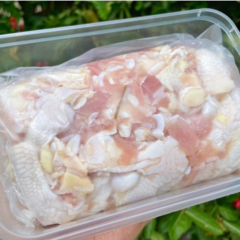 [ 400 กรัม ] แหนมเอ็นข้อไก่ เอ็นข้อไก่ที่มีความกรอบเป็นเอกลักษณ์ หมักด้วยเครื่องปรุง