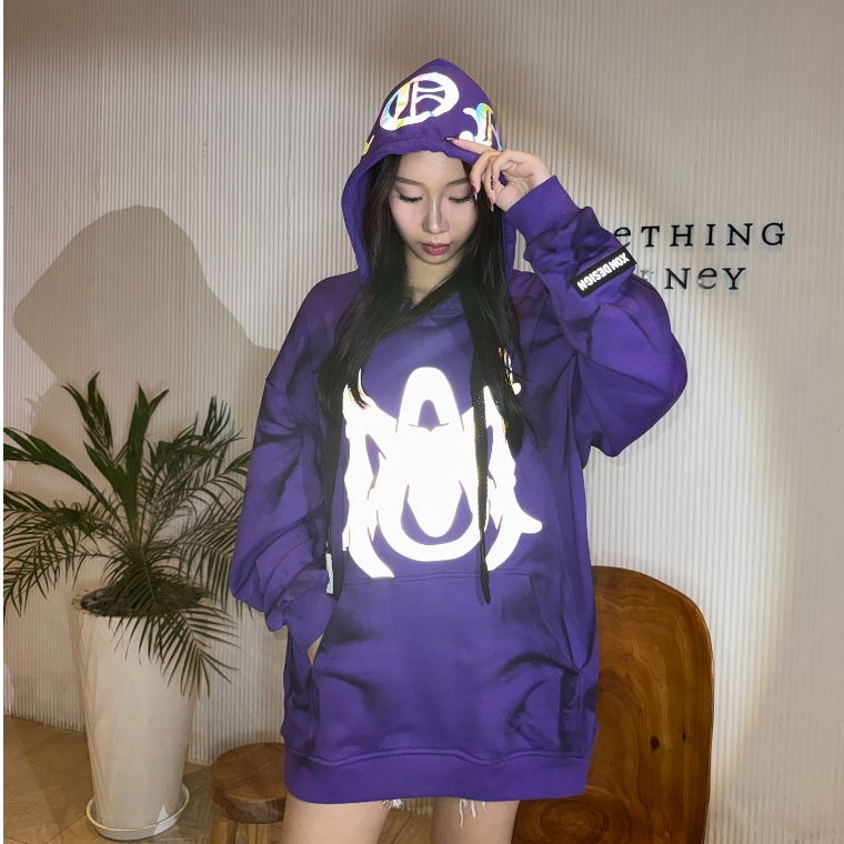 XOM508 เสื้อฮู้ดดี้ เสื้อฮู้ดโลโก้สะท้อนแสง ทรงโอเวอร์ไซซ์ XOMBRAND