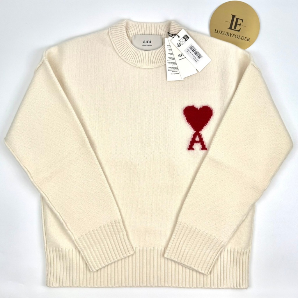 AMI เสื้อสเวตเตอร์ขนแกะเมอริโน พร้อมโลโก้ UKS838018-154 สี ครีม Logo แดง ของแท้ 100%