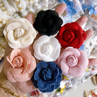 เข็มกลัดดอกกุหลาบ คามิเลีย ขนาด5ซม ตกแต่งเสื้อผ้า