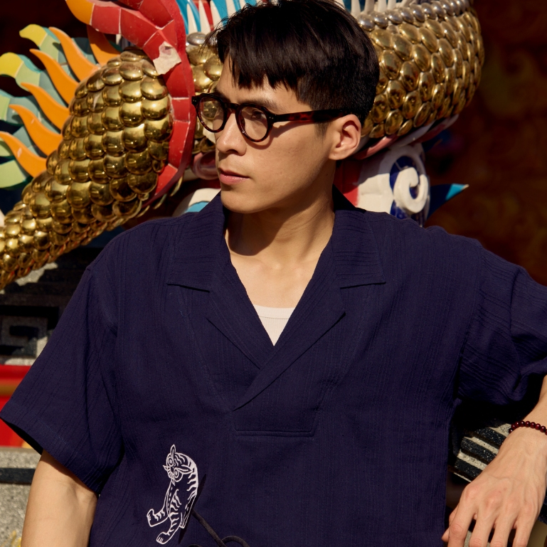 (JUN) AVI Cotton Shirt เสื้อเชิ้ตผู้ชายแขนสั้น ปักลายเสือ