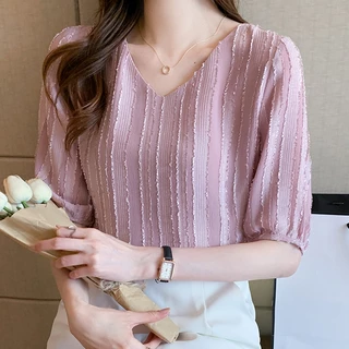 QKshop เสื้อคอวีรุ่นใหม่ ที่มีน้ำหนักเบา และแขนสั้นมีความอ่อนโยนต่อการสวมใส่ด้านในรู้สึกเต็มไปด้วยความรู้สึก