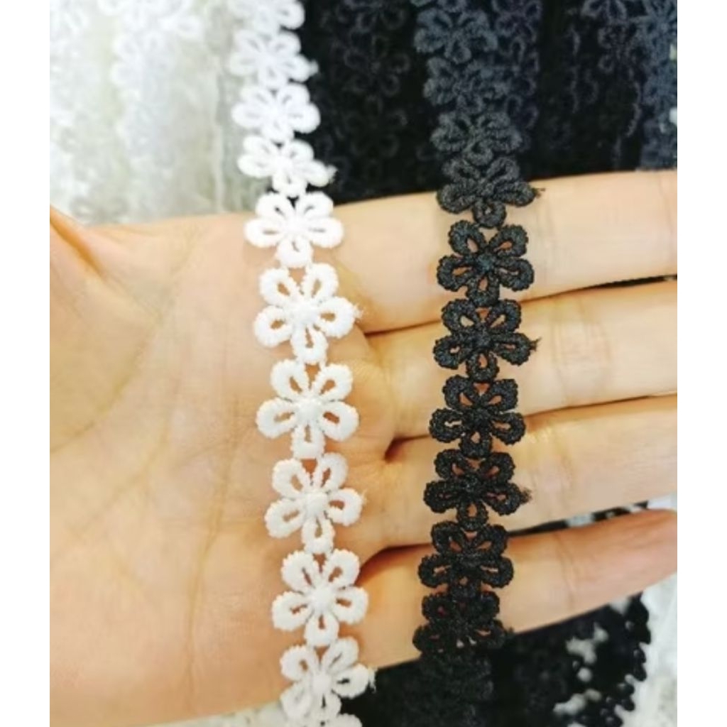 ลูกไม้ดอกเล็ก1cm-2cmตกแต่งเสื้อผ้าไว้อาลัย