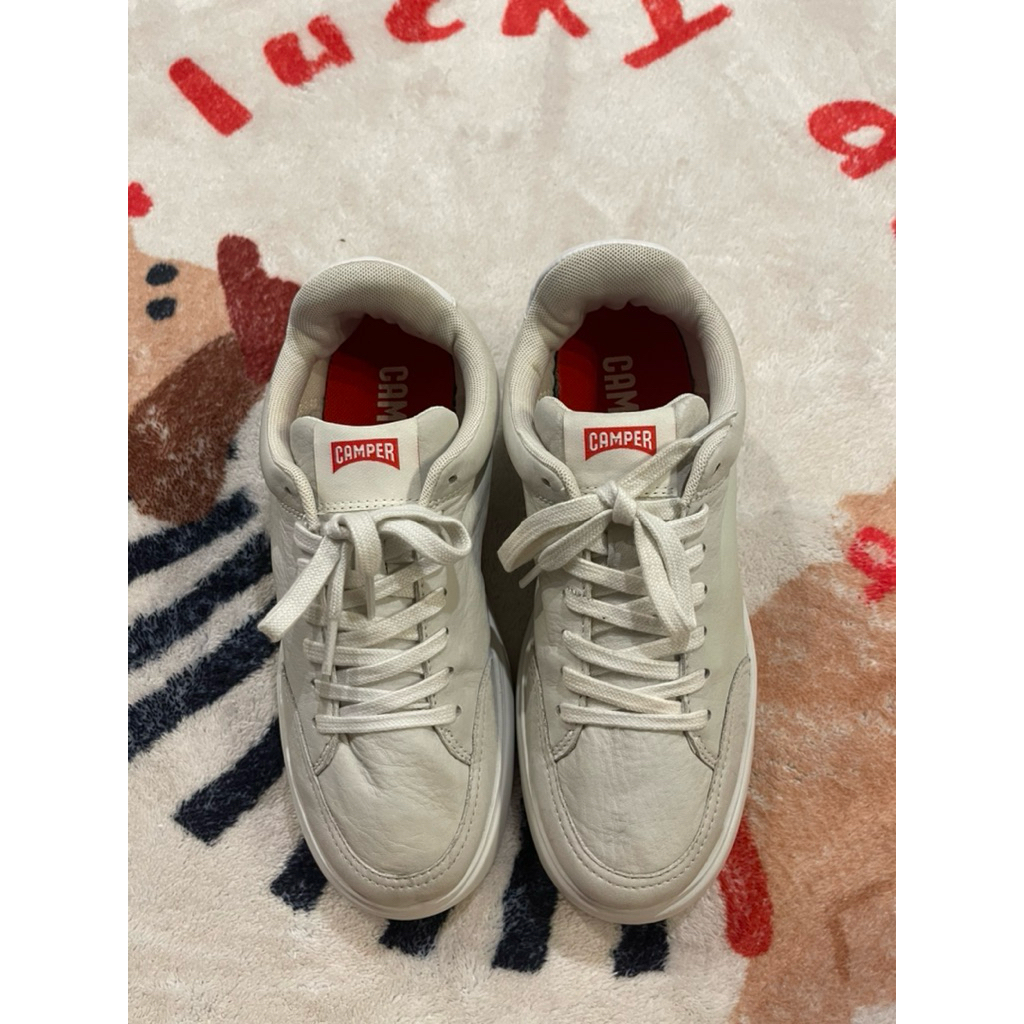 รองเท้าผ้าใบ Camper มือสองของแท้