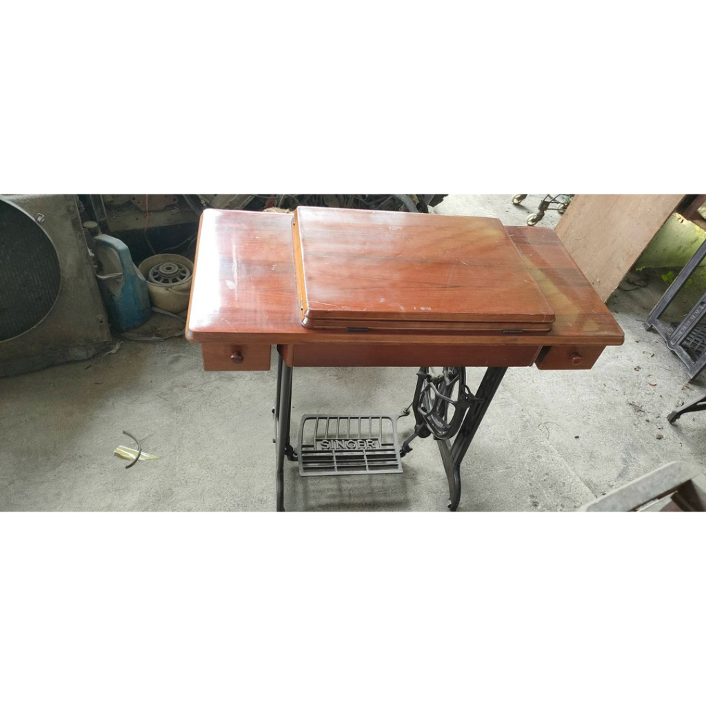 โต๊ะจักรเย็บผ้าแบบถีบ Singer มือสอง สภาพดี ล้อครบ อ่านก่อนสั่งคะ