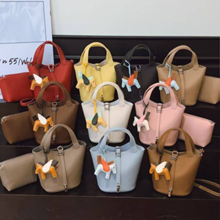 กระเป๋าทรงถ้ง มาพร้อมใบลูกเเละพวงห้อย งานถังรุ่นนิยม มีหลายส…