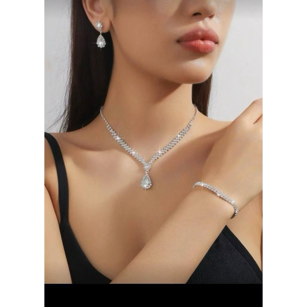ชุดสร้อยคอ สร้อยข้อมือ ต่างหูเพชรสีขาววิบวับ พร้อมส่ง