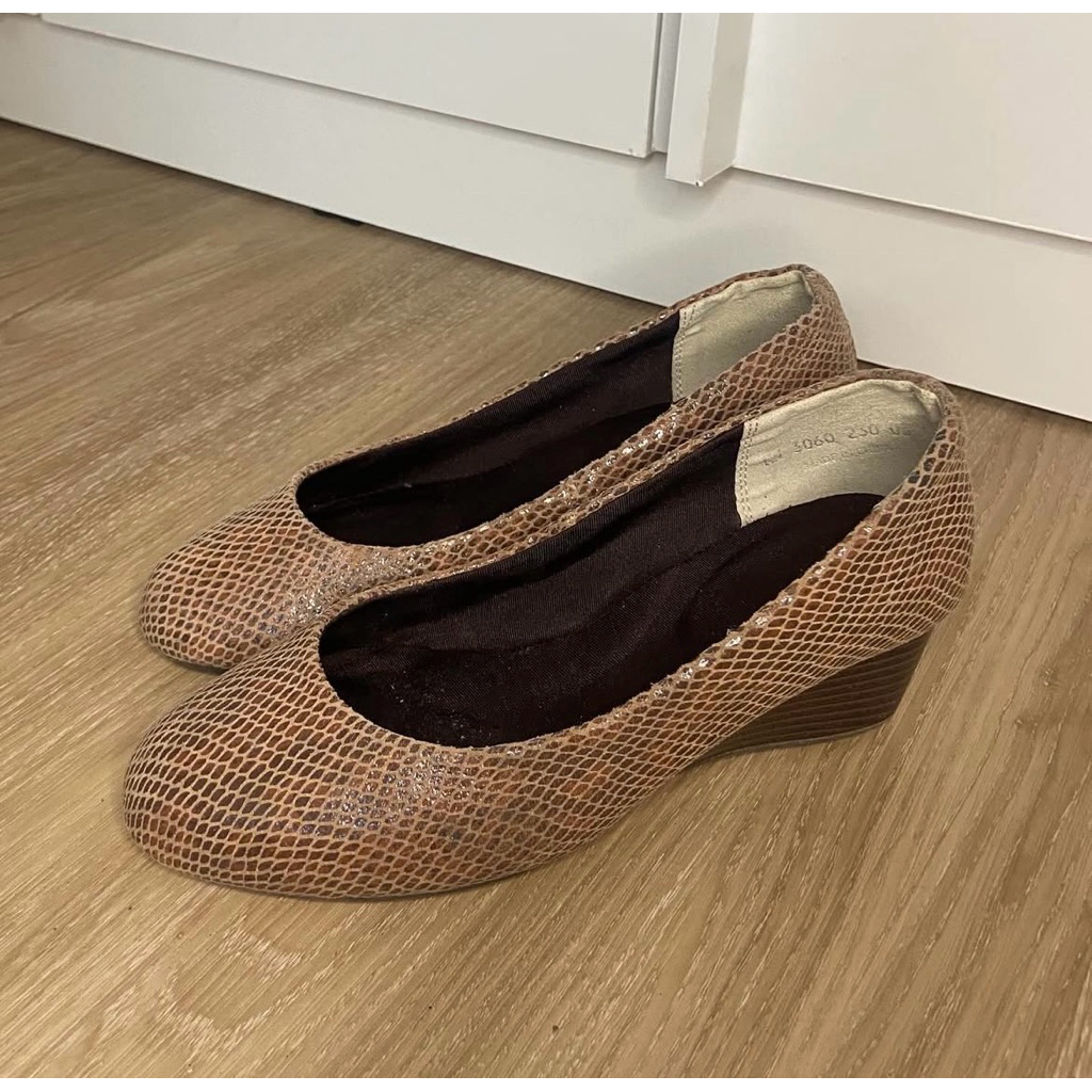 WEDGE SHOES brown patterned leather