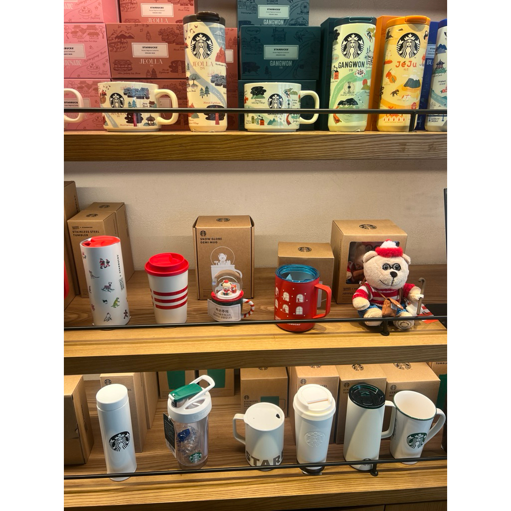 Starbucks Korea × WALLY Christmas collection แก้วสตาบัคคริสต์มาสเอ็กวอลลี่ แก้วสตาบัค 2025 - รูปที่ 2