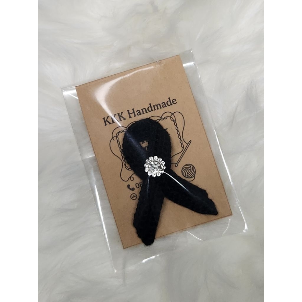 โบว์ดำไว้อาลัย เข็มกลัดไว้อาลัย งานถักไหมพรม