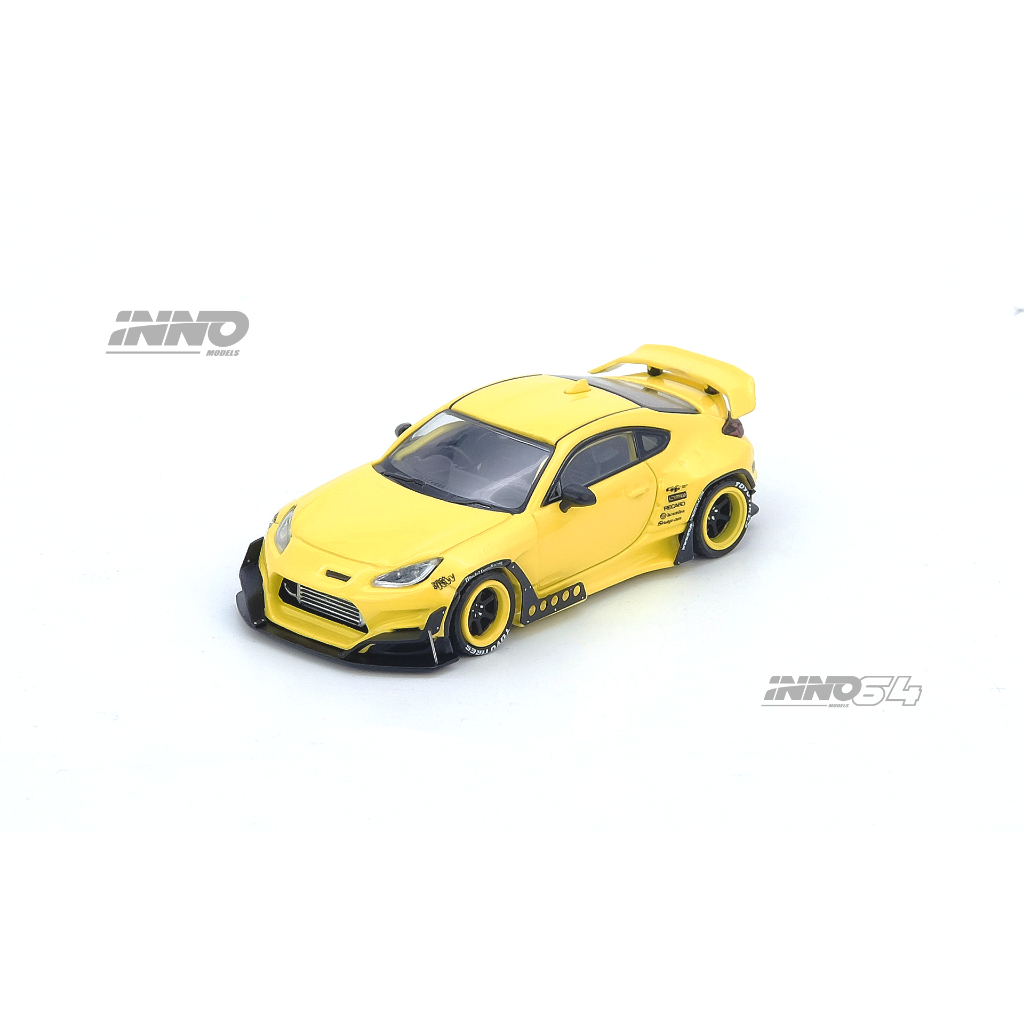 TOYOTA GR86 PANDEM Yellow 1:64 (INNO64)