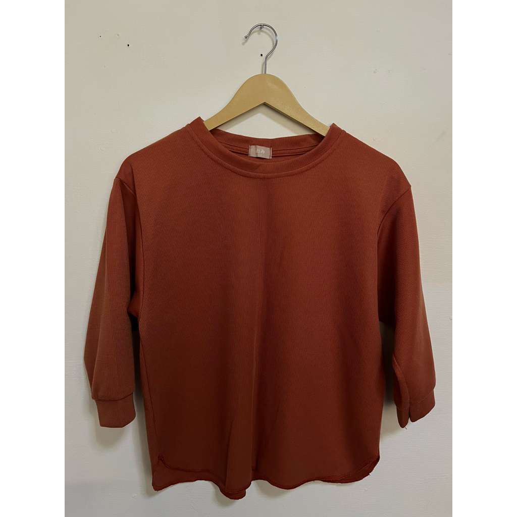เสื้อแขนยาวคอกลม สีส้มอิฐ Omi