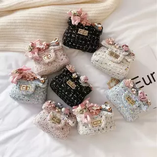 🍓CCT🍓 กระเป๋า สะพายเด็ก ผ้าทวิตหนา ติดตกแต่งดอกไม้ น่ารัก สวยหวาน ขนาดเล็ก พร้อมส่ง