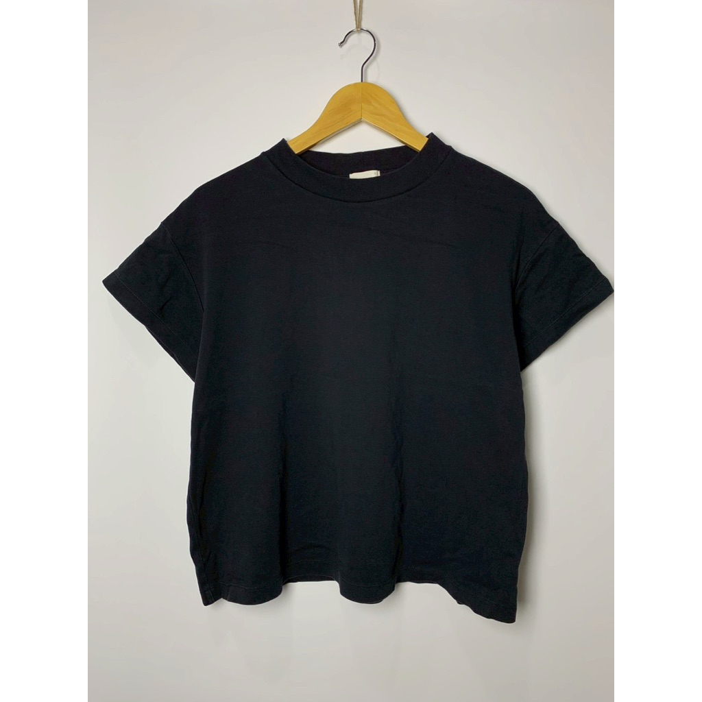 เสื้อยืดคอปีนสีดำ GU ไซส์ XL