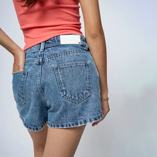 DAVIE JONES WOMEN [BE FEARLESS] กางเกงยีนส์ขาสั้นผู้หญิง Relax Fit Denim Shorts สีกรม ฟ้า SR0001