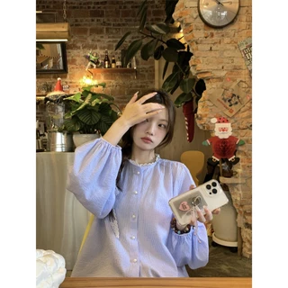 cherryshop พร้อมส่ง เสื้อแฟชั่นเชิ้ตผู้หญิงเกาหลีสีน้ำเงิน กระดุมมุกคอกลม เสื้อน่ารักๆแขนยาวลายทาง หลวมและบาง สไตล์หวานๆ