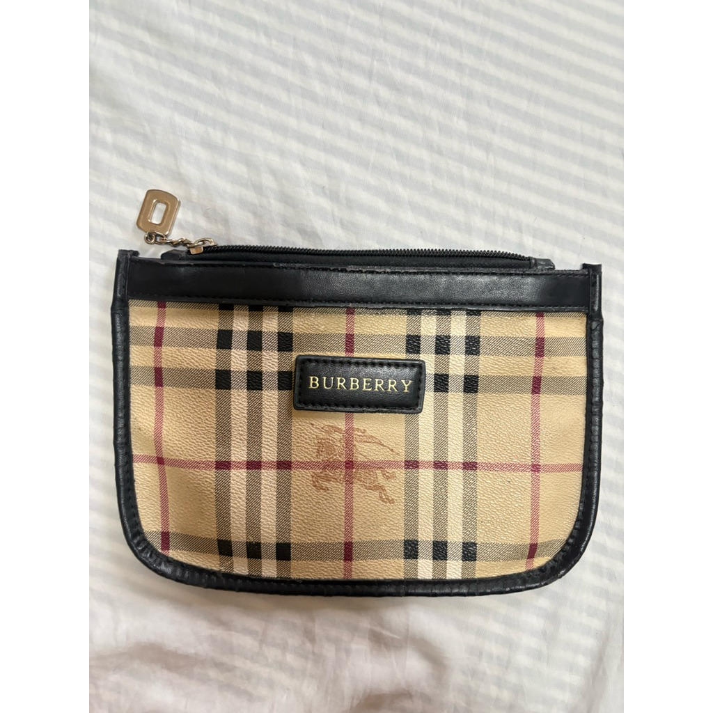 ส่งต่อ Burberry pouch bag