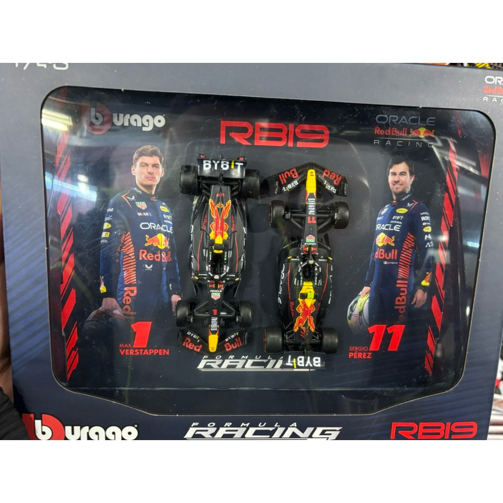 รถฟอร์มูล่าF1 Ferrari& Redbull แพ็คคู่สเกล1/43 Bburago สินค้าเป็นงานพลาสติกลิขสิทธิ์แท้รายละเอียดสวย