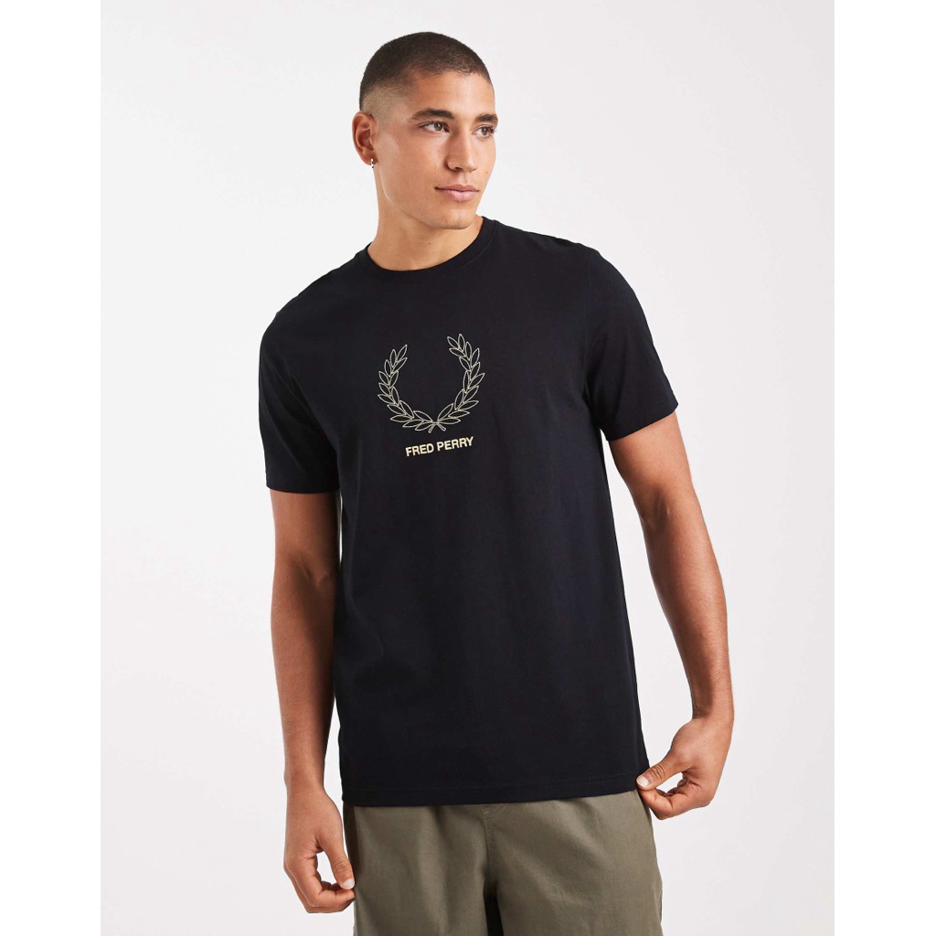 Fred Perry Outline Laurel Wreath Graphic T-Shirt in Black