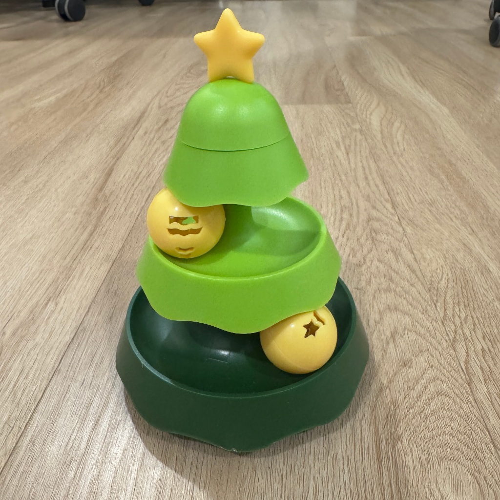 ของเล่นแมวต้นคริสมัส(Cat Ball Tower Toy) บอลตบ2ชั้น ด้านบนมีลูกบอลแคทนิป ช่วยเพิ่มความสนุกฟินให้เจ้าเหมียว
