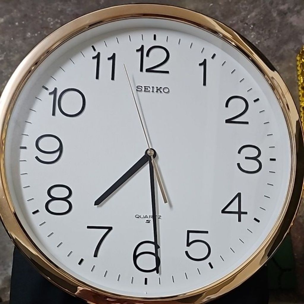 มือสอง ขายซาก SEIKO CLOCK นาฬิกาแขวนไซโก้ รุ่น PDA014 ขนาด 12 นิ้ว เดินเรียบ แต่ลานไม่ค่อยตรง