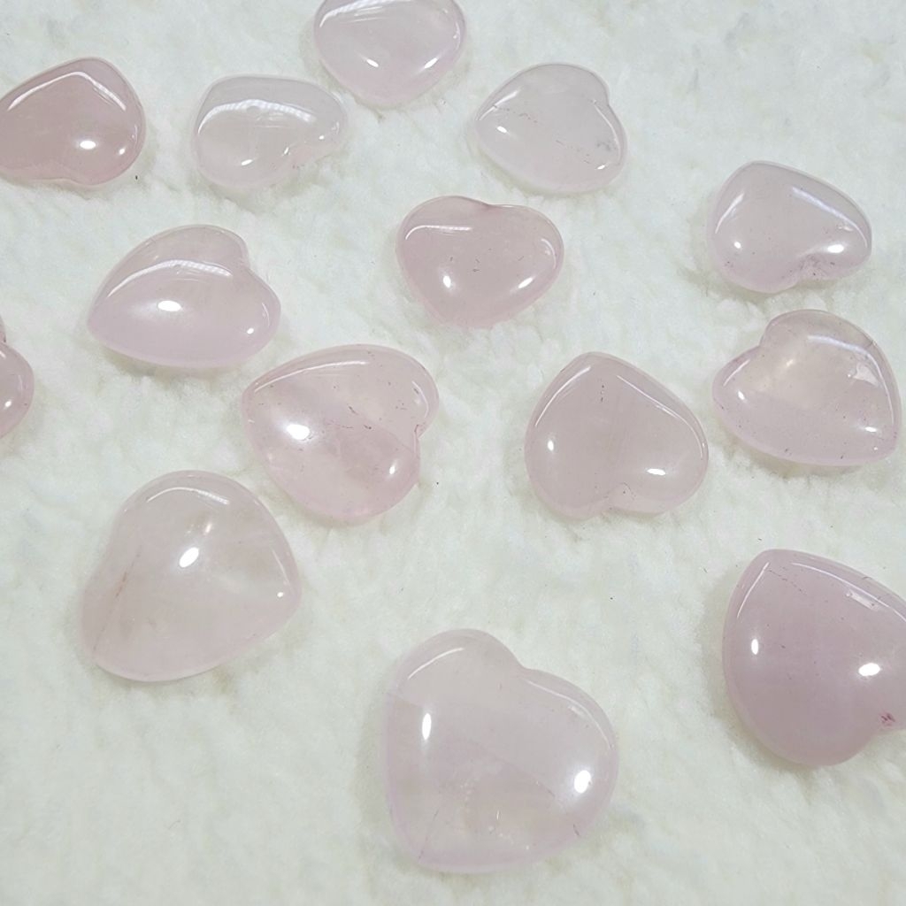 Amulet >> หินมงคล หินนำโชค เสริมพลัง Rose Quartz โรสควอร์ส หินแห่งความรัก | คริสตัลตกแต่ง เครื่องราง สายมู ของแต่งบ้าน