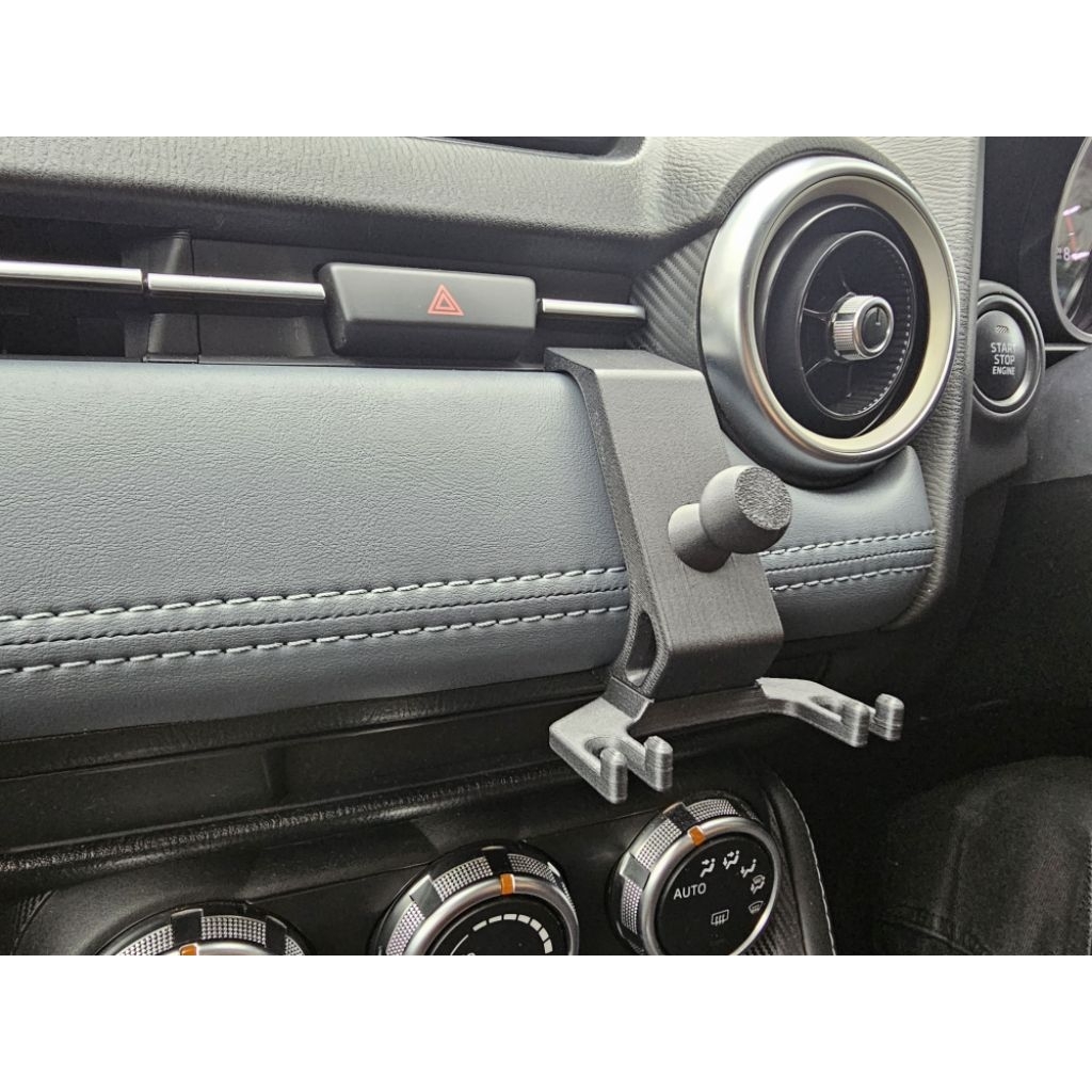 ขาจับมือถือ  Mazda 2 skyactive