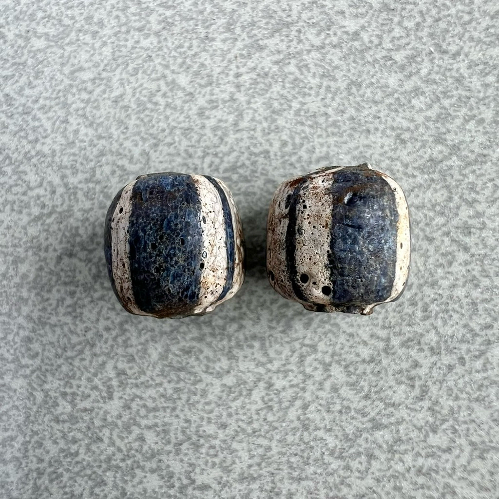 ลูกปัดลายแสลนขาวดำ 1 เซตมี 2 เม็ด