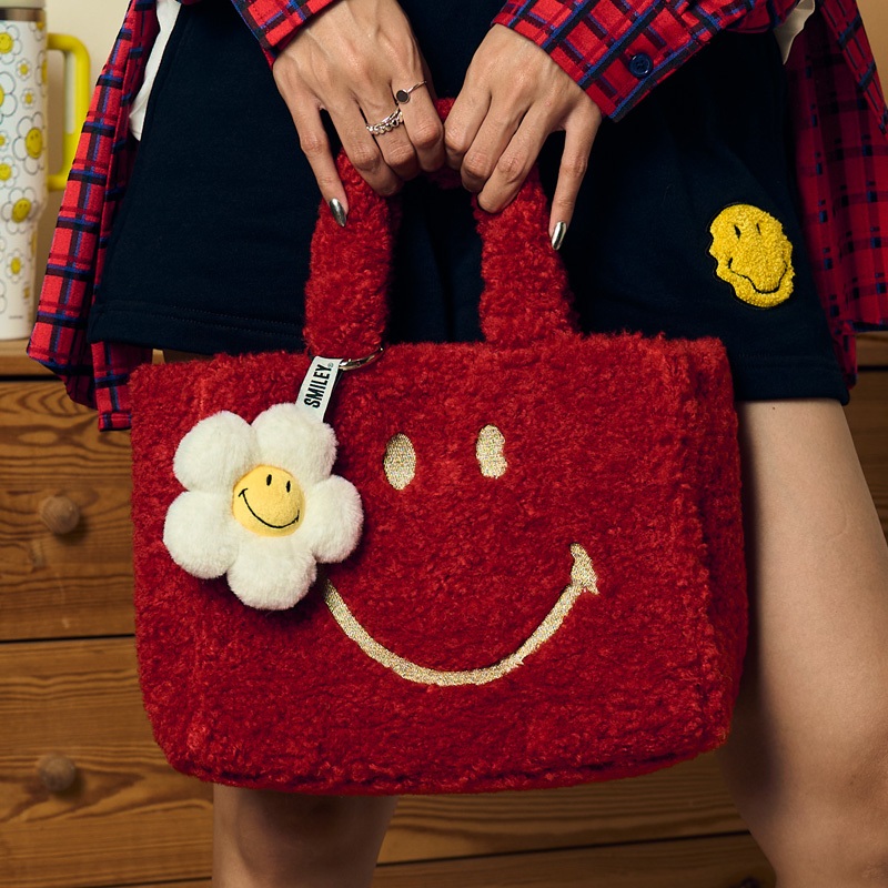 SMILEY حقيبة فرو صغيرة Sparkle Holiday بحزام — أحمر — صورة 4