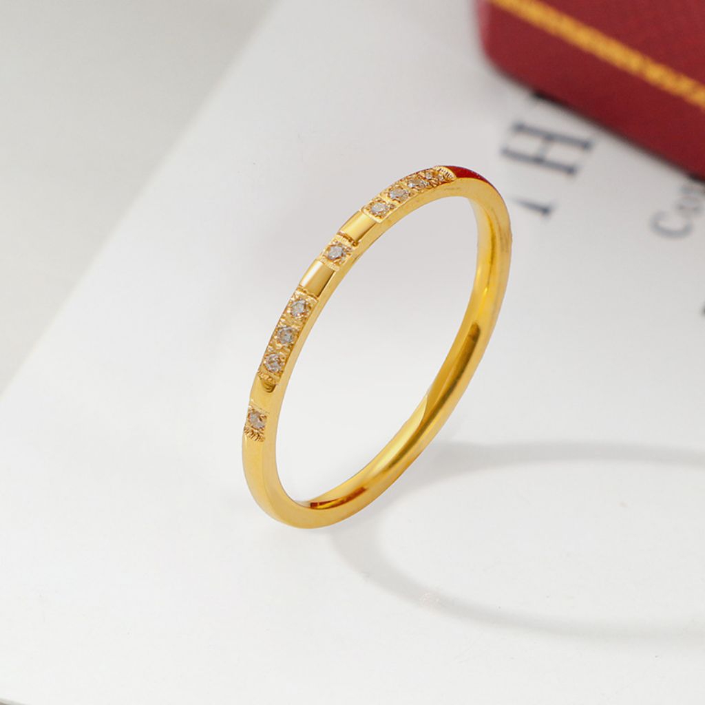 Violet แหวนสแตนเลสฝังเพชรcz 9เม็ด ตัวเรือนสีทองสวย✨ไม่ลอกไม่ดำ