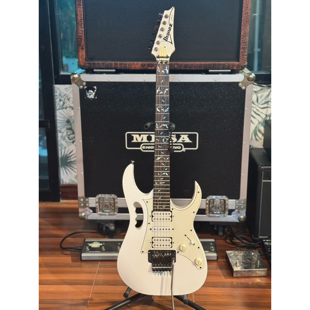 กีตาร์ไฟฟ้า Ibanez JEM-JR Steve Vai Signature