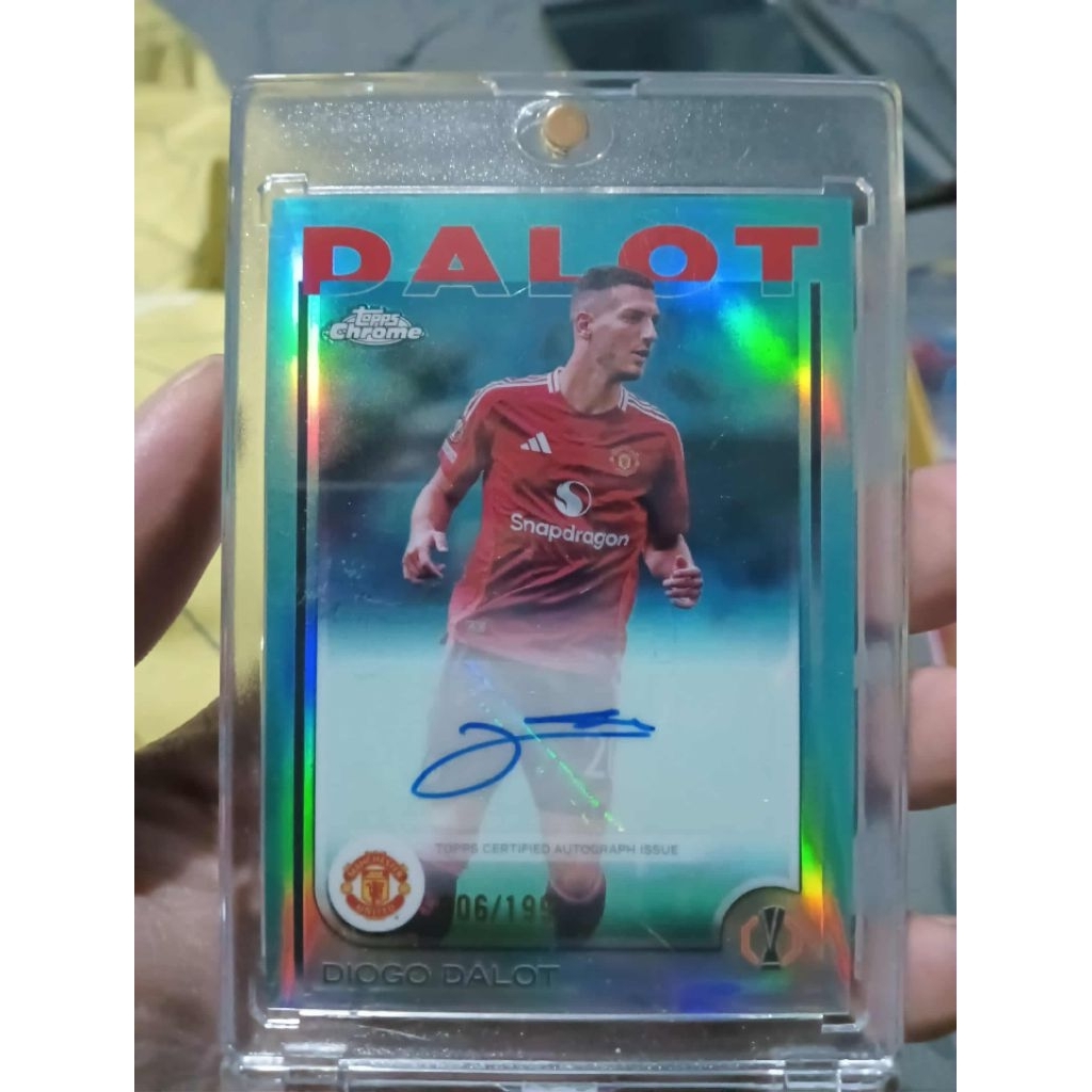 การ์ดลายเซ็น Topps Chrome UEFA Club Diogo Dalot  /199