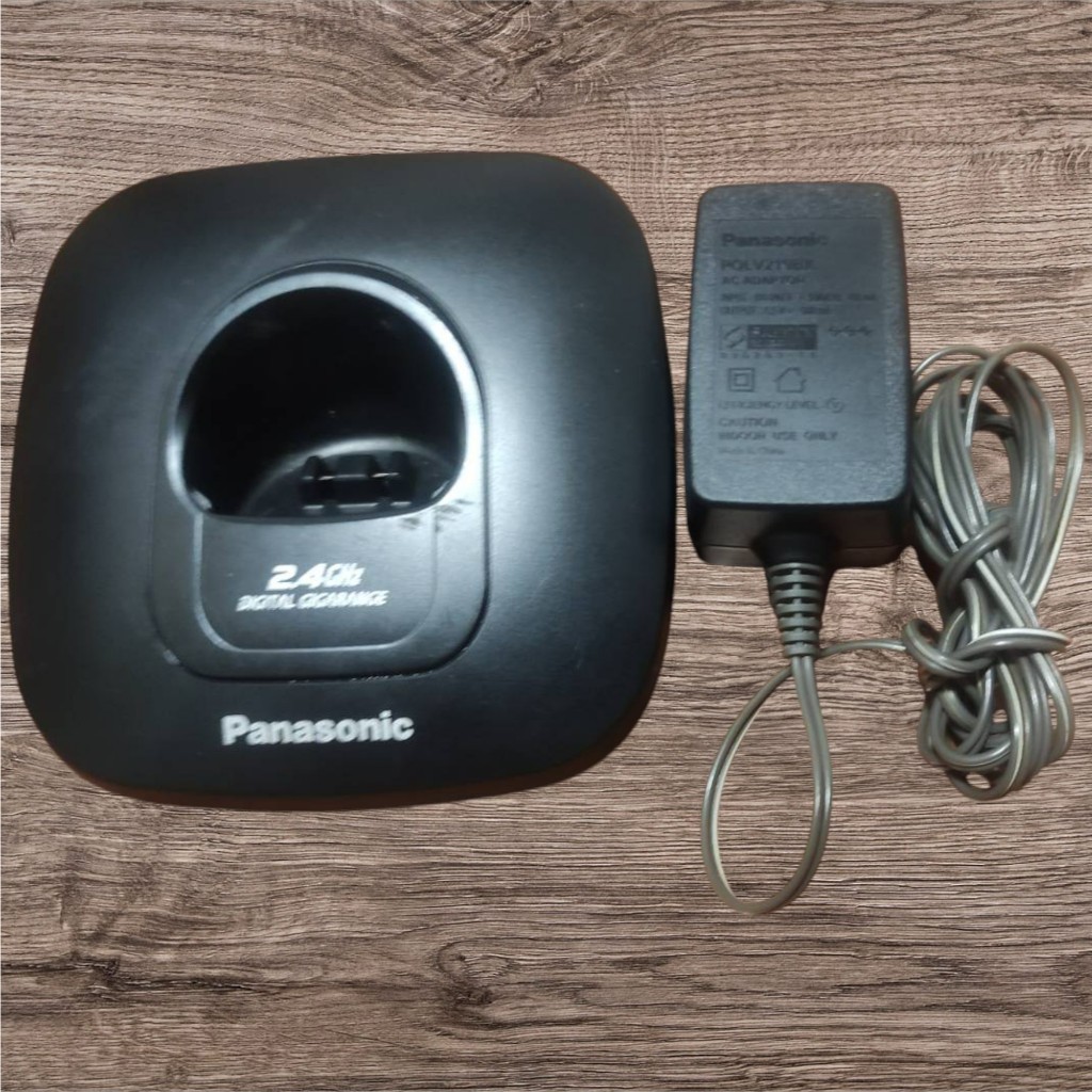 แท่นโทรศัพท์ไร้สายและอแดปเตอร์ Panasonic Model No. KX-TG3611BXB  พร้อม adaptor.  6.5 V 500 mA มือสอง